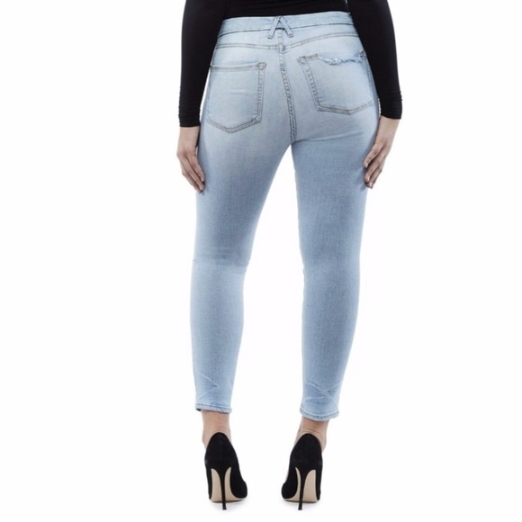 Good American Good Legs High Rise Lightly Distressed Crop Jeans Size 26/2. - Picture 2 of 9